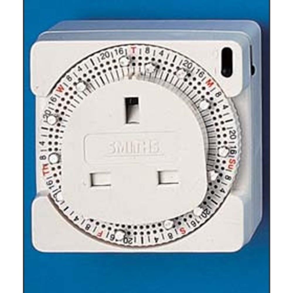 WELLCO 24-Hour Plug-In Timer Switch - 13A, Mains Powered, For Lamps, Lights, & Appliances
